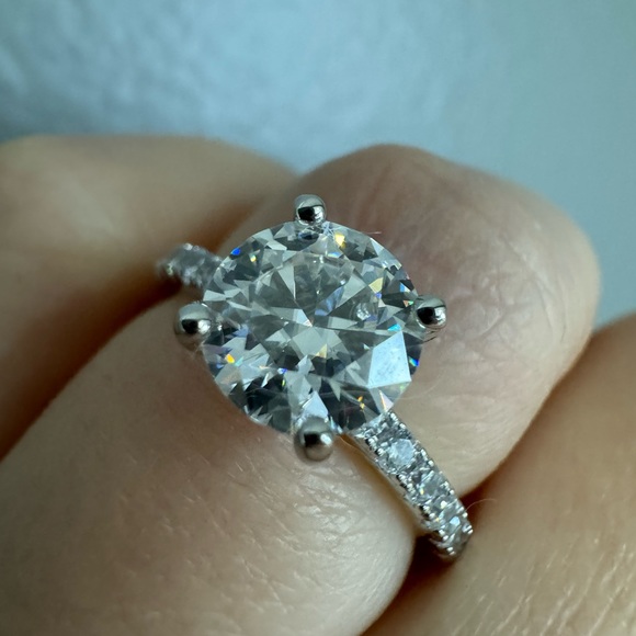 1.5CT moissanite diamond engagement ring (size 5) - Picture 9 of 10